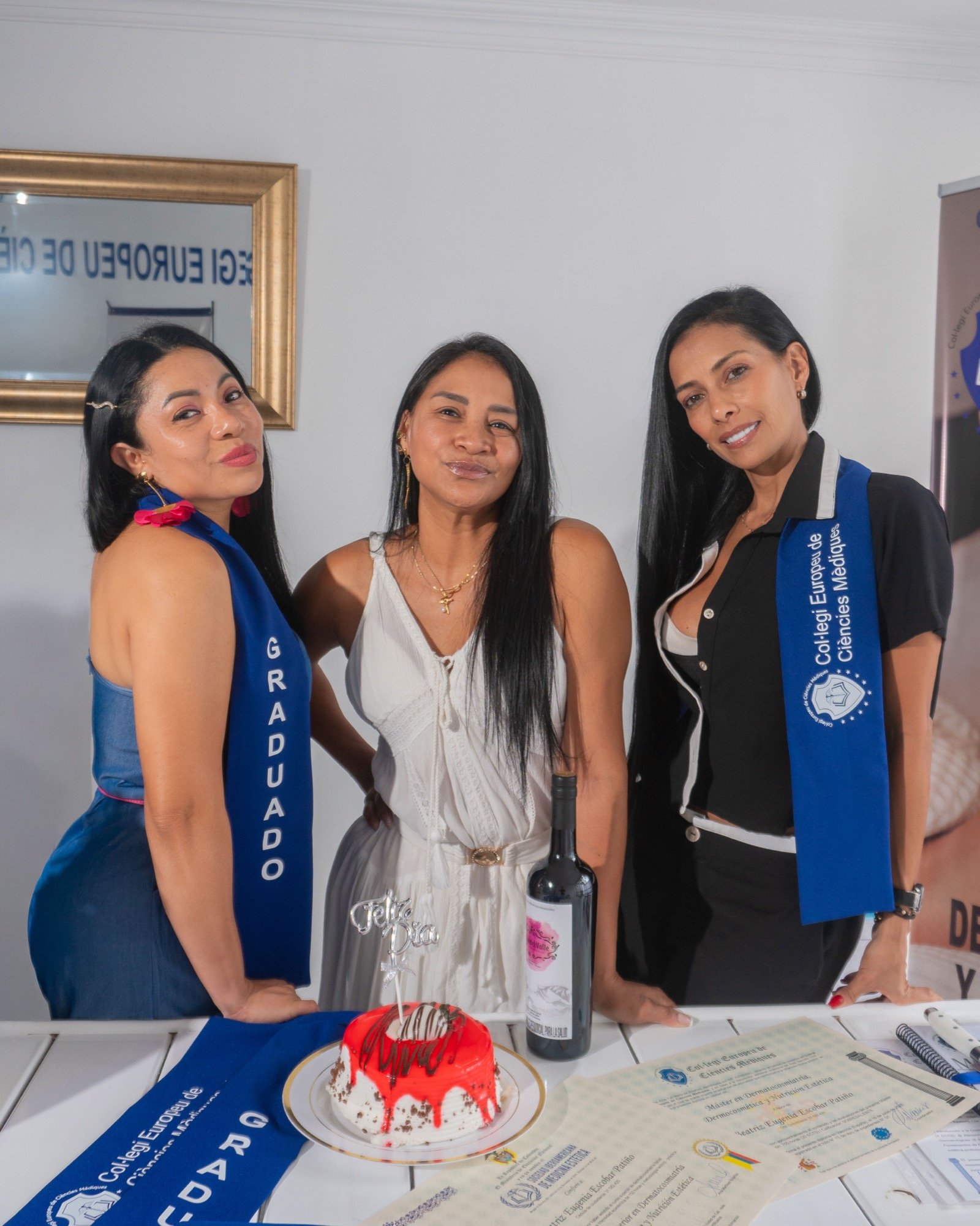 Alumnas graduadas de los programas de Ana Martínez